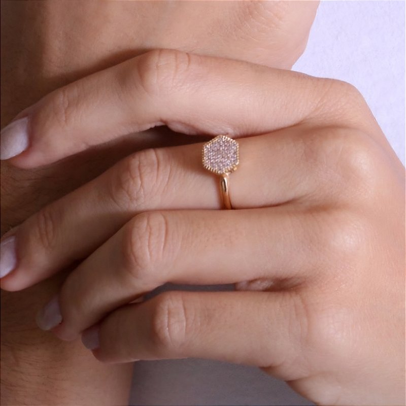 Anel com Micro zircônias Folheados a ouro 18k