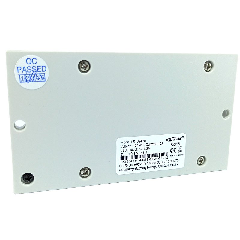 Detalhe da porta USB do controlador de carga