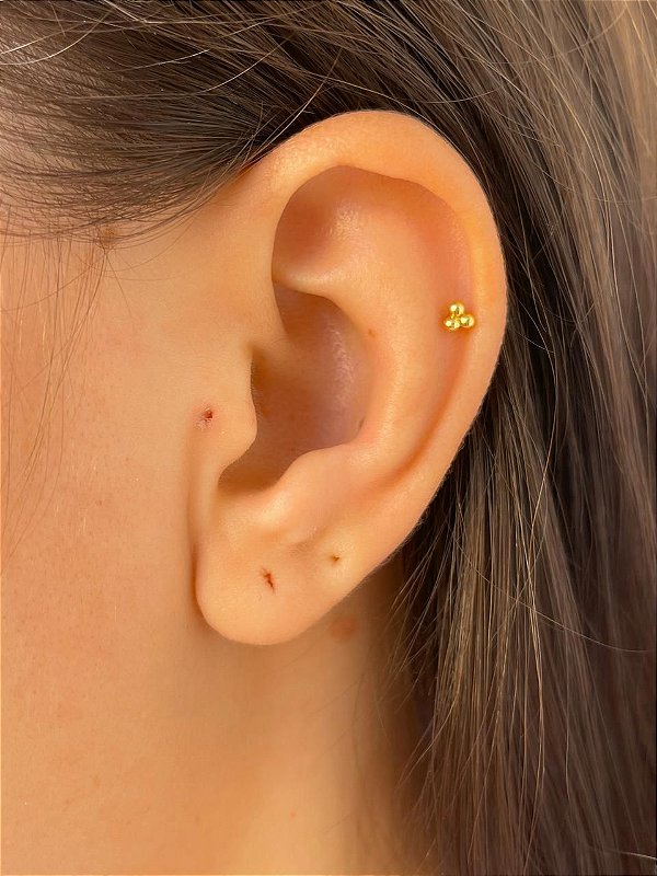 Piercing Prata 925 Banhado a Ouro Tragus Três Bolinhas - 8mm - TREND ART -  Acessórios para você brilhar ainda mais.