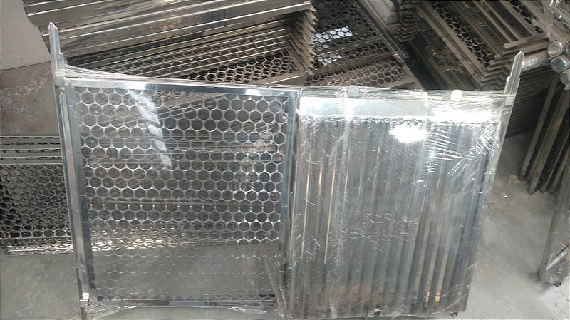 Grelha meio Moeda e meio Argentina em aço inox 430 84x50 com suporte