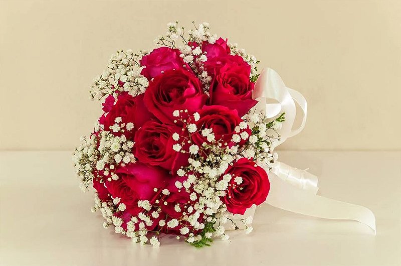 Buquê de Noiva Tradicional de Rosas Vermelhas - Fênix Floricultura - Flores  e presentes