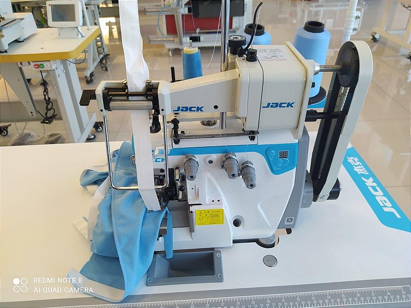 MAQUINA OVERLOQUE JACK COM APARELHO ZEROMAX JK- E4S-3-02/233-LFC
