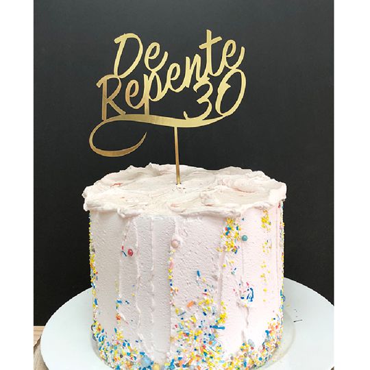 Bolo feminino delicado  Decoração do bolo de aniversário, Bolo, Plaquinha  para bolo