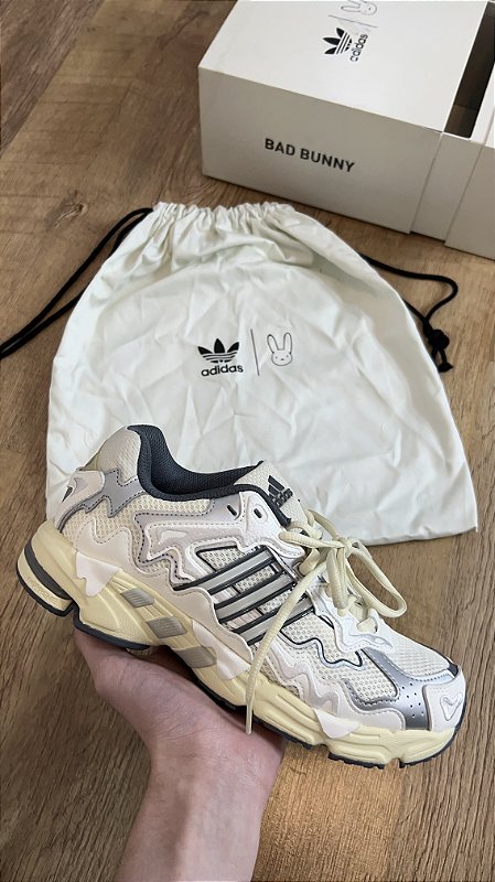 ADIDAS RESPONSE CL x BAD BUNNY - Corre de Rua