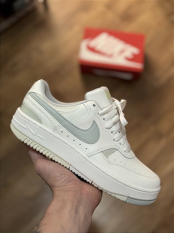 送料込み 追跡あり Nike Gamma Force \