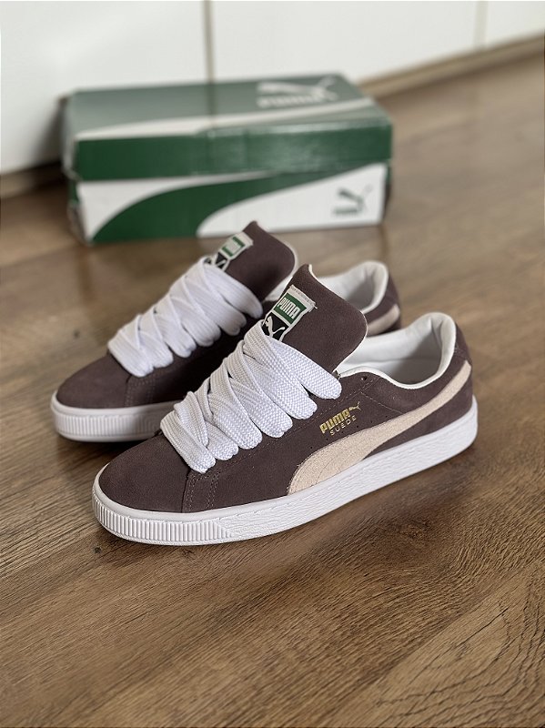 PUMA SUEDE XXI MARROM + FAT LACE - Corre de Rua
