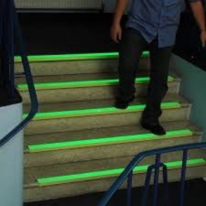 450ML Tinta Glow Corion Fotoluminescente para Saida Emergencia, Escada, Sinalização. Brilha No Escuro Sem Luz Negra Divs Cores