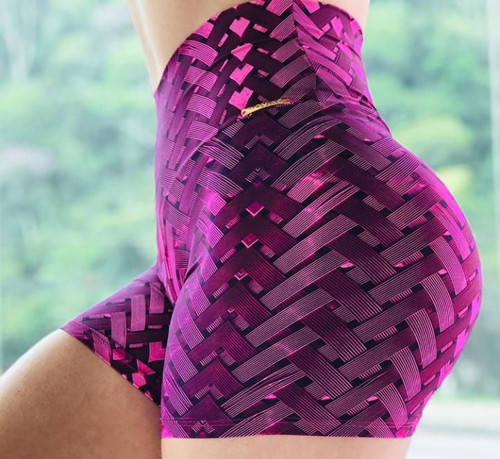 Shorts fitness levanta bum bum estampa IRON 3D - Tamanho único - Madame  Ninna - loja online de confeccções femininas