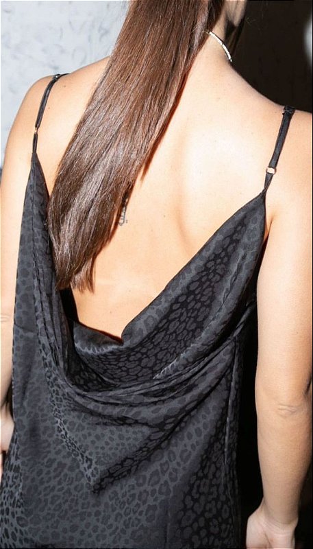 Vestido Renda no Decote e Degage Costas