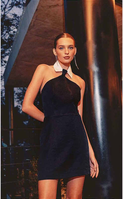 Vestido Curto Decote Preto Com Off