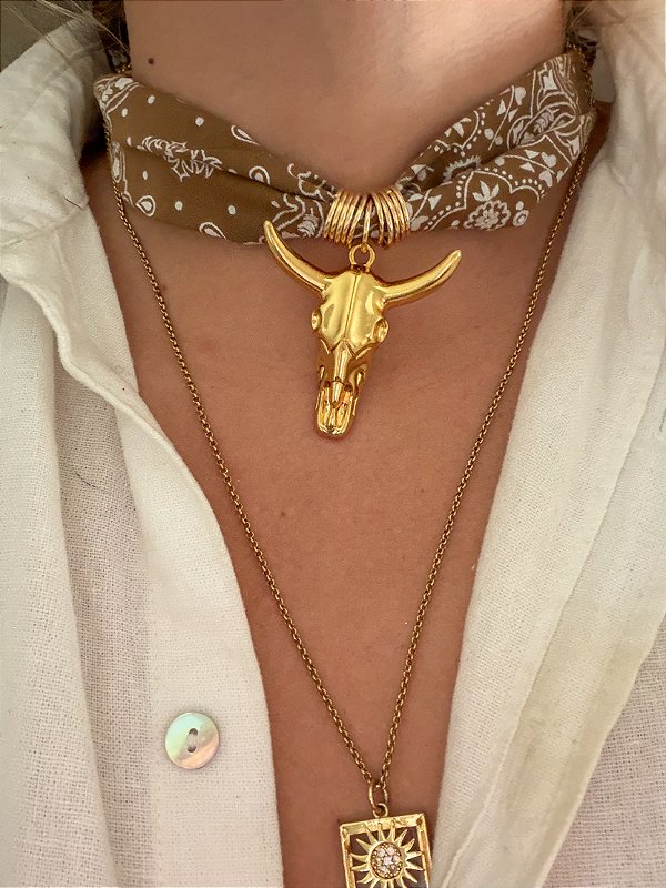 Colar bandana personalizável de uma cor com pingente central