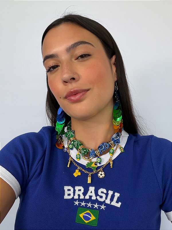 Look com camisa do Brasil e Choker Bandana Bar Brasilcore