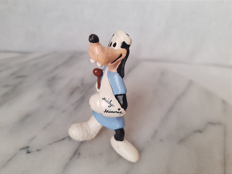 Miniatura de vinil articulada na cabeça, braços e virilha do Mickey  fazendeiro - Disney - 7 cm de altura R$ 20,00 - Taffy Shop