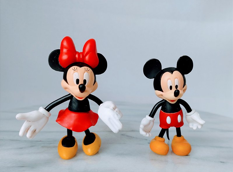 Miniatura de vinil articulada na cabeça, braços e virilha do Mickey  fazendeiro - Disney - 7 cm de altura R$ 20,00 - Taffy Shop