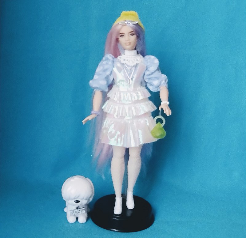 Barbie Extra #2 Curvy , Mattel 2020 usada - Taffy Shop - Brechó de