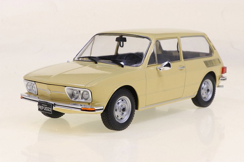 1/24 1976 VOLKSWAGEN BRASILIA BEGE SERIE CALIFORNIA CLASSICS (CAL24208)