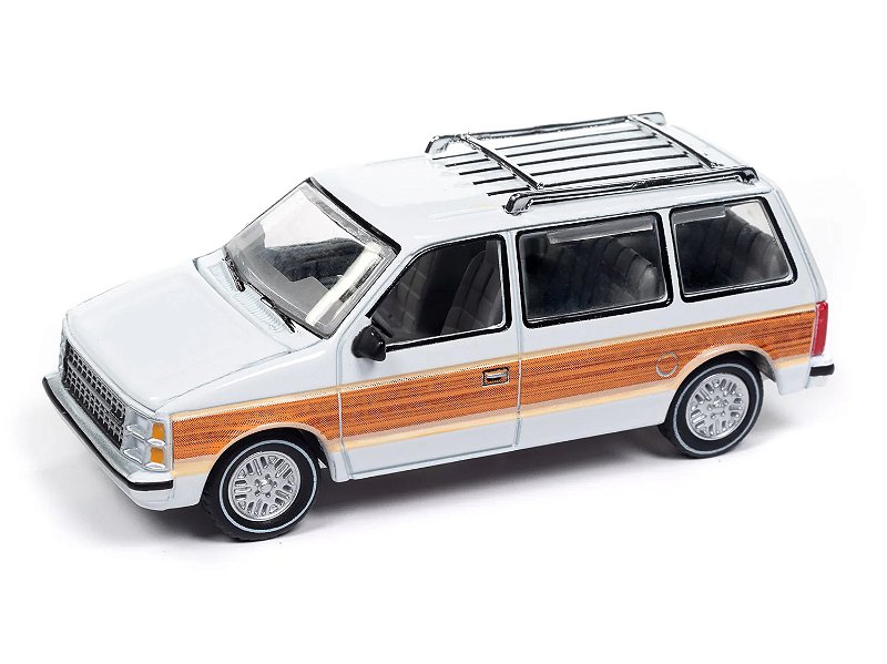 1/64 AUTO WORLD 1985 DODGE CARAVAN WHITE WOODY