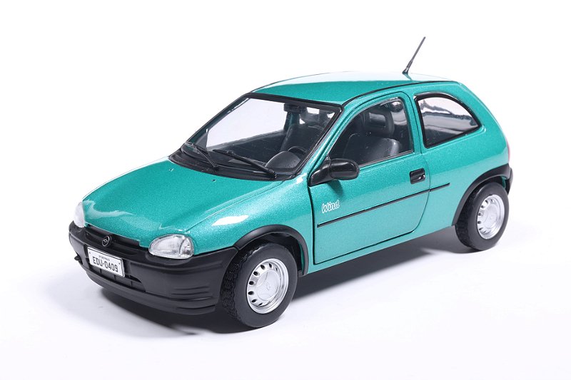 1/24 1994 CHEVROLET CORSA VERDE SERIE CALIFORNIA CLASSICS