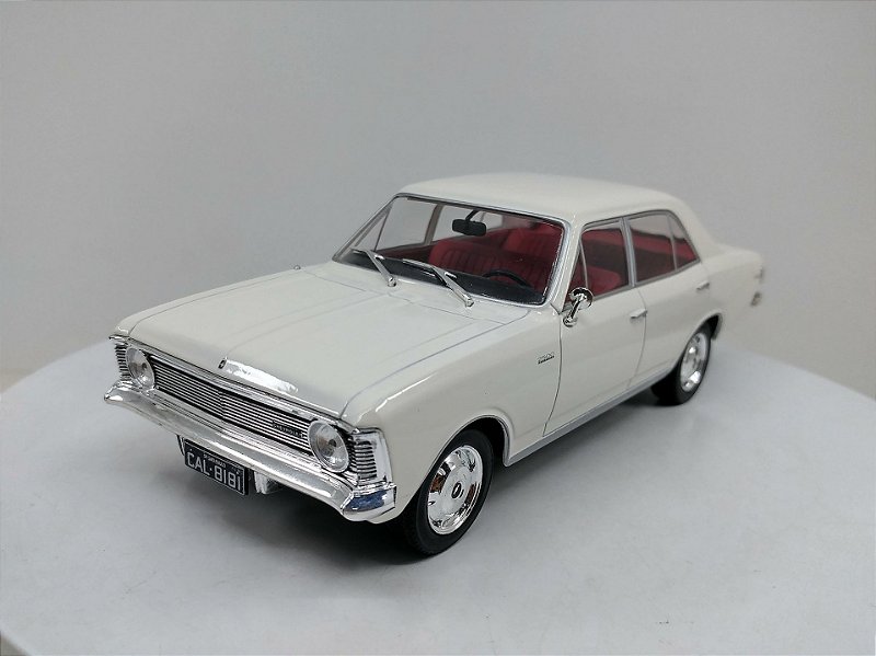 1/24 1969 CHEVROLET OPALA LUXO BRANCO COM INTERIOR VERMELHO SERIE CALIFORNIA CLASSICS (CAL2405)