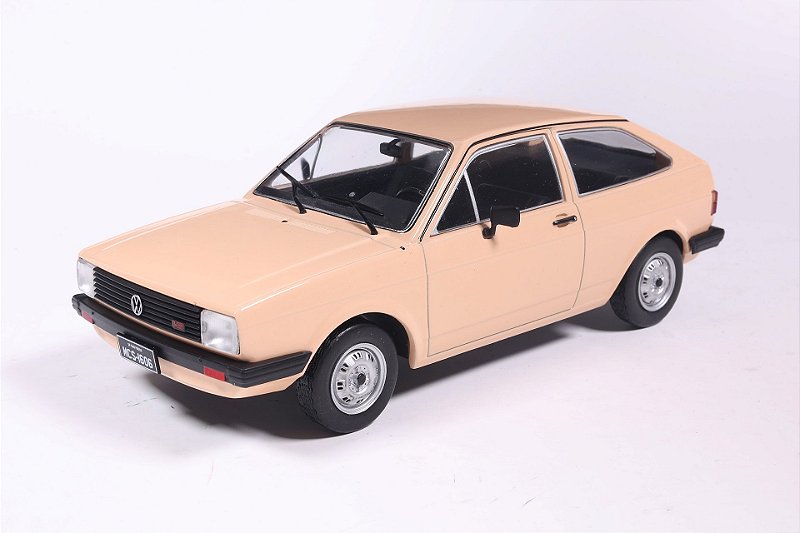 1/24 1984 VOLKSWAGEN GOL BX BEGE SERIE CALIFORNIA CLASSICS