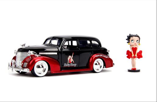 1:24 1939 CHEVY MASTER DELUXE BETTY BOOP COM BONECO