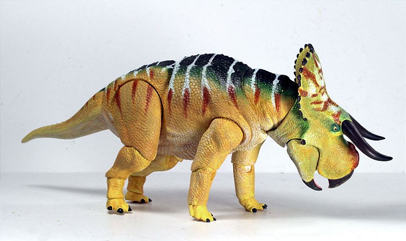 NASUTOCERATOPS BEASTS OF THE MESOZOIC DINOSSSAURO ARTICULADO