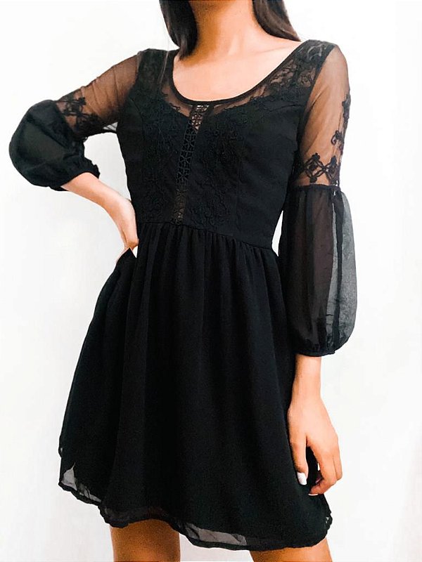 vestido preto bordado