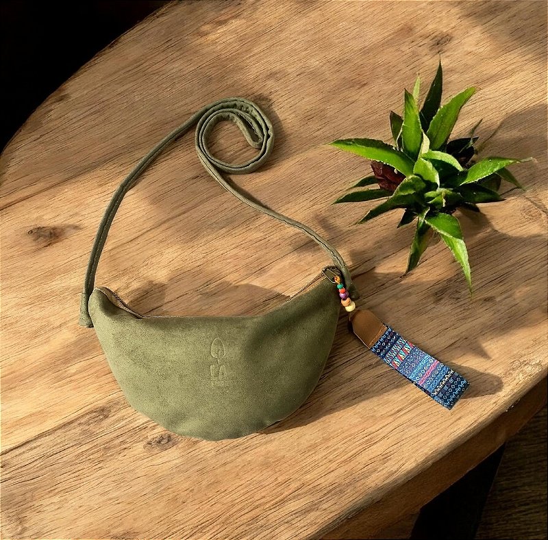 bag lateral em camurça nobuck pequena