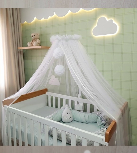 Mosquiteiro pompom com suporte para berço com grades
