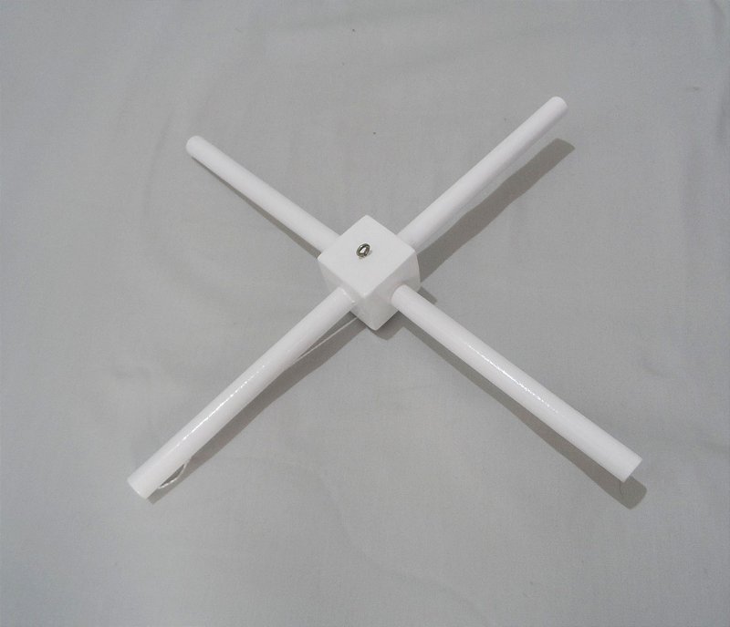Suporte x branco para móbile quadrado