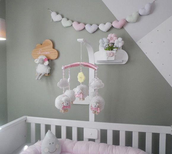 Móbile Musical Ovelha, Nuvens e Balão Rosa Quarto Bebê Infantil