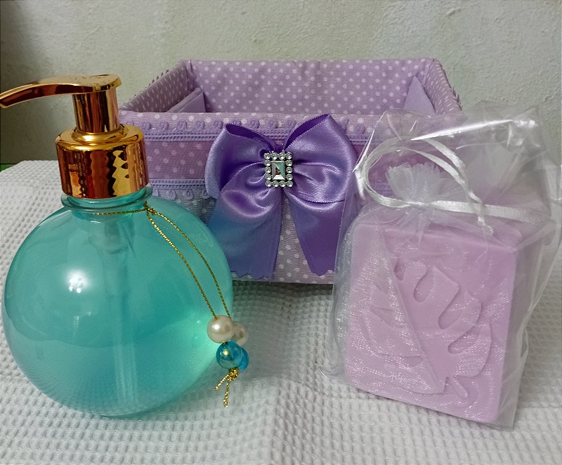 KIt em Caixa Forrada com Sabonete Líquido Luxo 350ml e Sabonete Glicerinado 90g