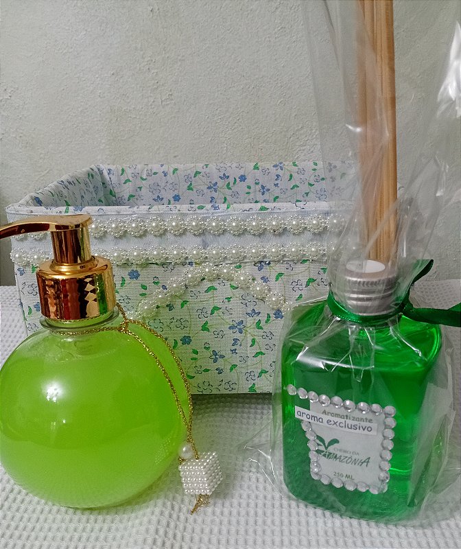 Kit em Caixa Forrada com Aromatizador Varetas 250ml e Sabonete Líquido Luxo 350ml