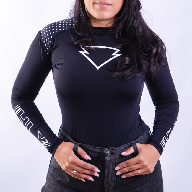 Blusa Segunda Pele Feminina Bolinhas Brancas — vista frontal do produto