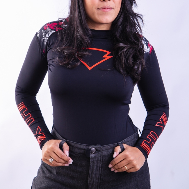 Blusa Segunda Pele Feminina Caveiras e Rosas Vermelhas — vista frontal do produto