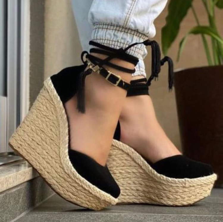 Plataforma Anabela Frente Fechada Preta