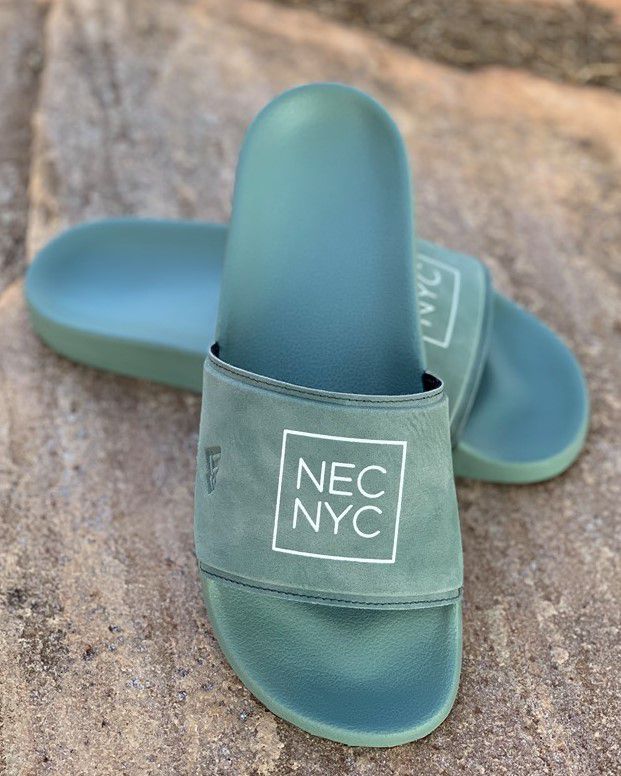 chinelo new era slip on