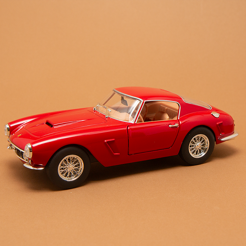 Miniatura escala 1/24 da Ferrari 250 GT Berlinetta Passo Corto