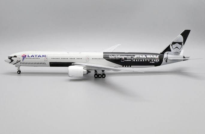 Miniatura Avião - Boeing 777-300 ER - Latam Star Wars - 1:400 - JC