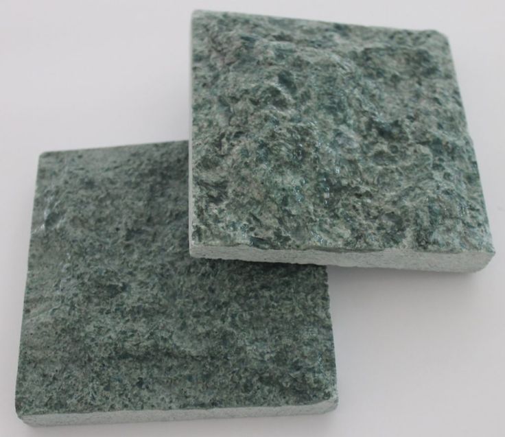 Pedra Hijau Importada Bruta 10x10 cm – Revestimento Natural para Piscinas e Áreas Externas