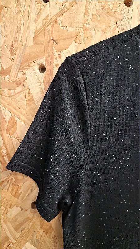 Blusa Preta Tradicional Gola V - Tamanho M