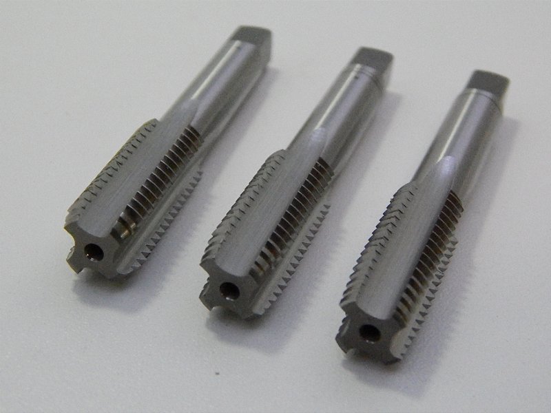 Burkit M34 X 0,75 Filettatura Maschio Destra, HSS M34 X 0,75 Dritto Maschio Macchina Scanalato