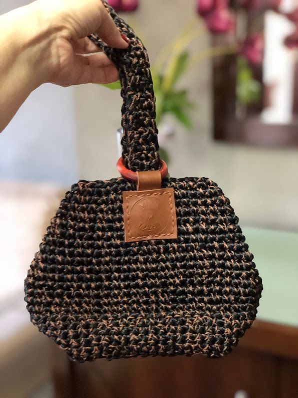 urban outfitters cow print bolsa