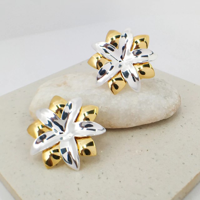 Brinco de Flor Banhado a Ouro e Prata 18k