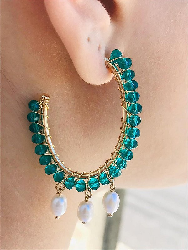 Argola Grande Pedras Verdes e Pérolas Banhado a Ouro 18k