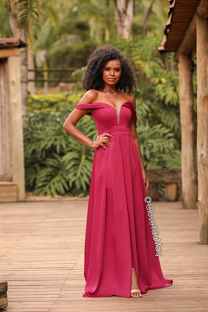 vestido com decote ombro a ombro