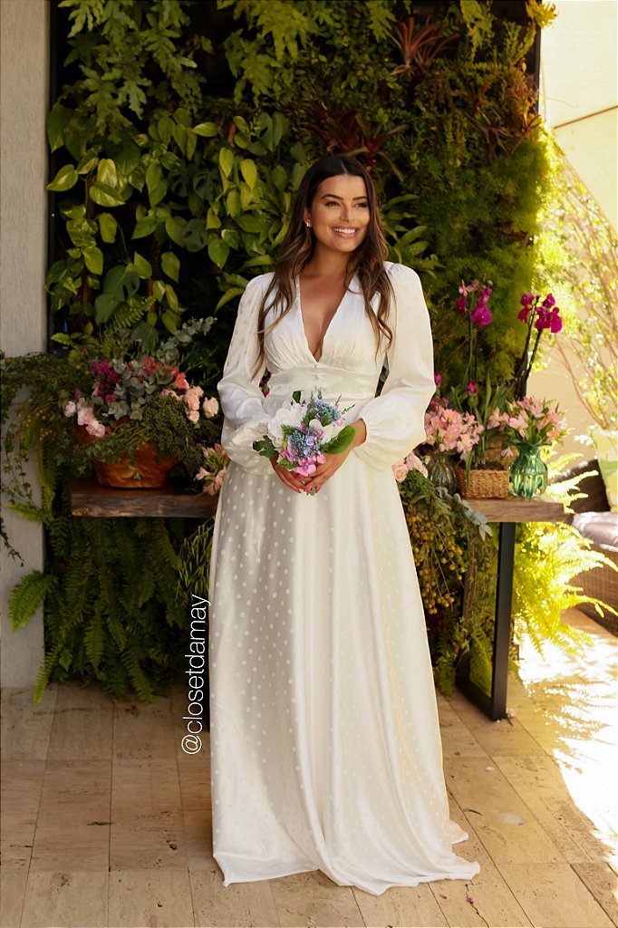 vestido de noiva com detalhes florais