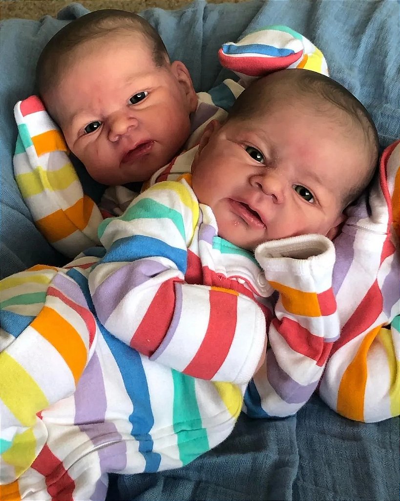 Bebês Reborn Gêmeos lindos com enxoval duplo