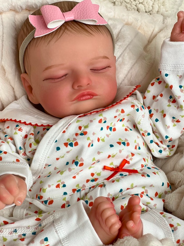 Bebê Reborn Menina realista corpinho de pano