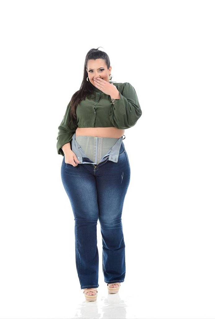 calças jeans flare plus size